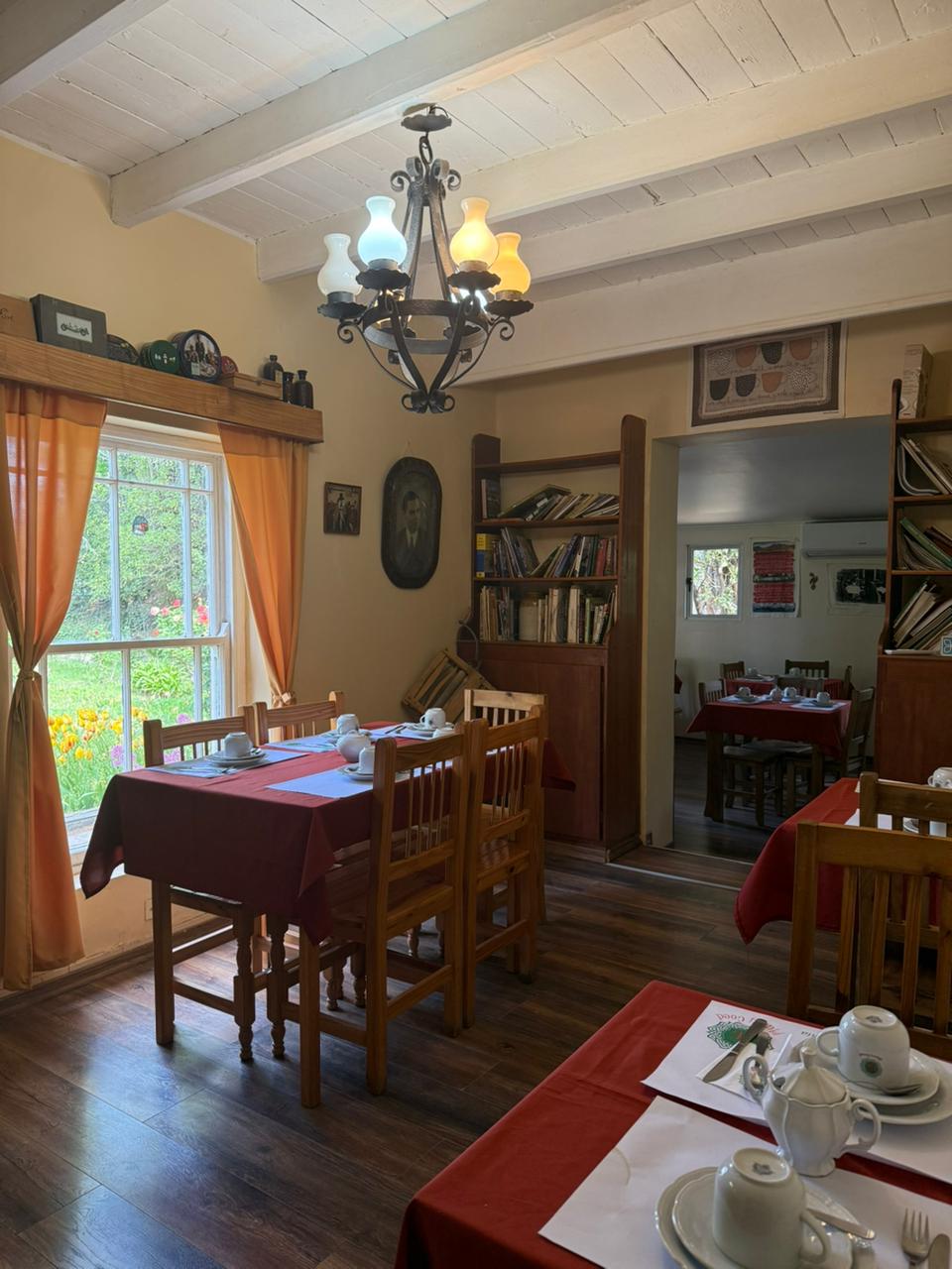 Casa de Té Galés Plas y Coed en Gaiman - Interior 5 con decoración tradicional galesa y servicio de té